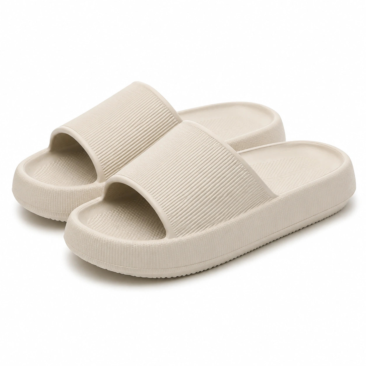 Claquettes 40/41 beige en matière synthétique à semelle texturée pour usage quotidien