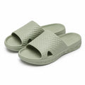 Claquettes 42/43 en mousse synthétique vert sauge - semelle texturée antidérapante